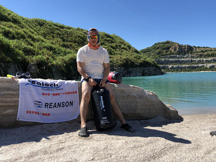 Voyager à travers la nature, imperméable d'abord: sac à dos imperméable conçu uniquement de Sealock Outdoor