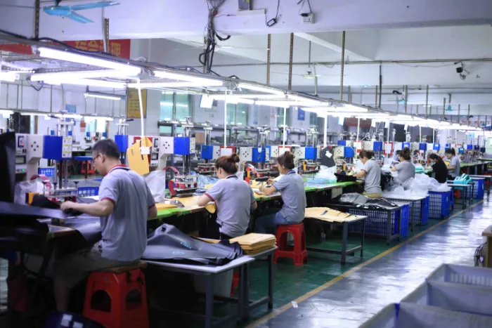 Équipement de production et ligne de fabrication de sacs étanches