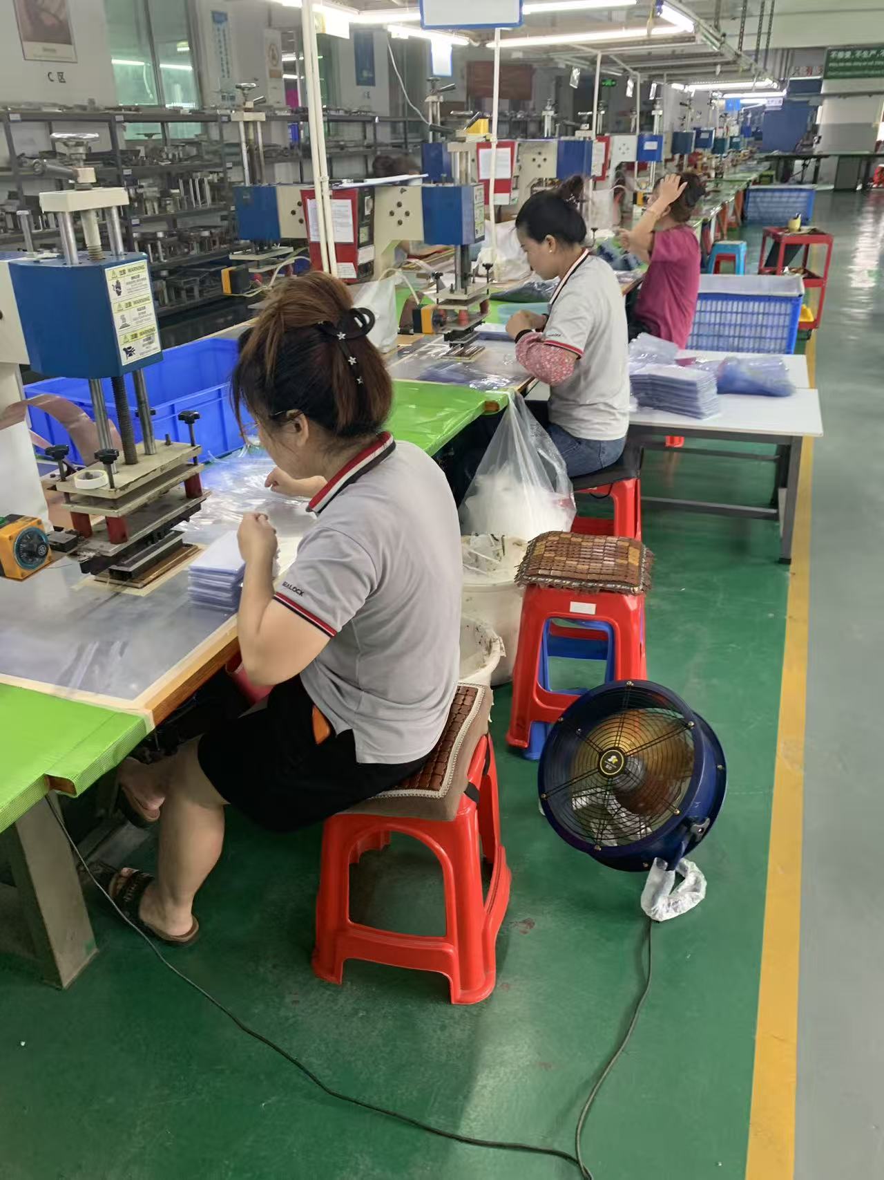 Usine de sacs secs : capacité de production et normes de qualité